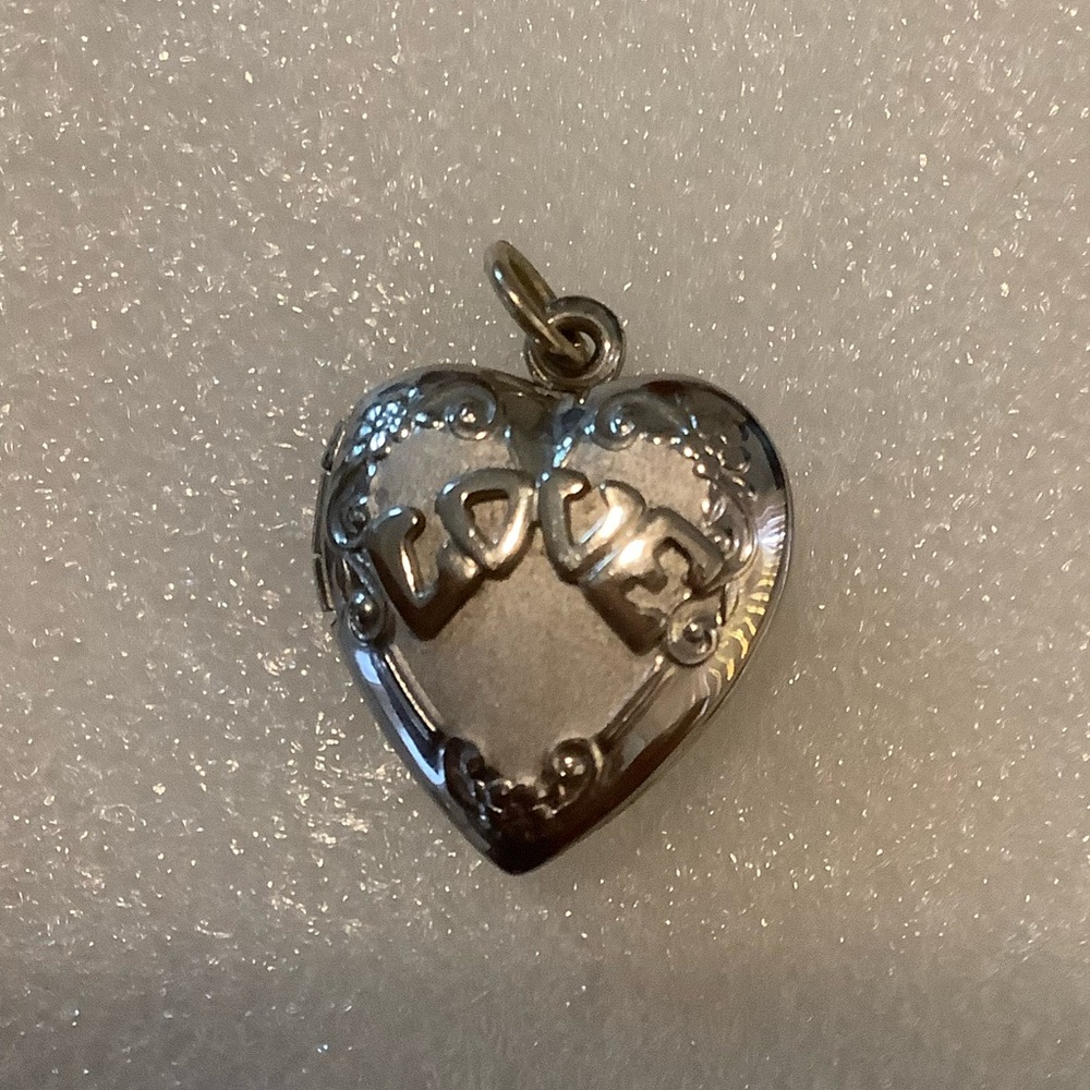 Sterling Silver Vintage .925 Heart Love Locket Pendant Edging Unique